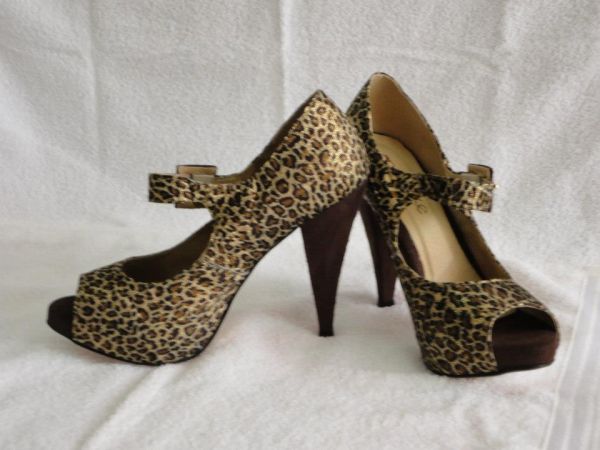 peep toe onça
